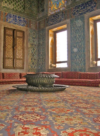 Зал в арабском дворце